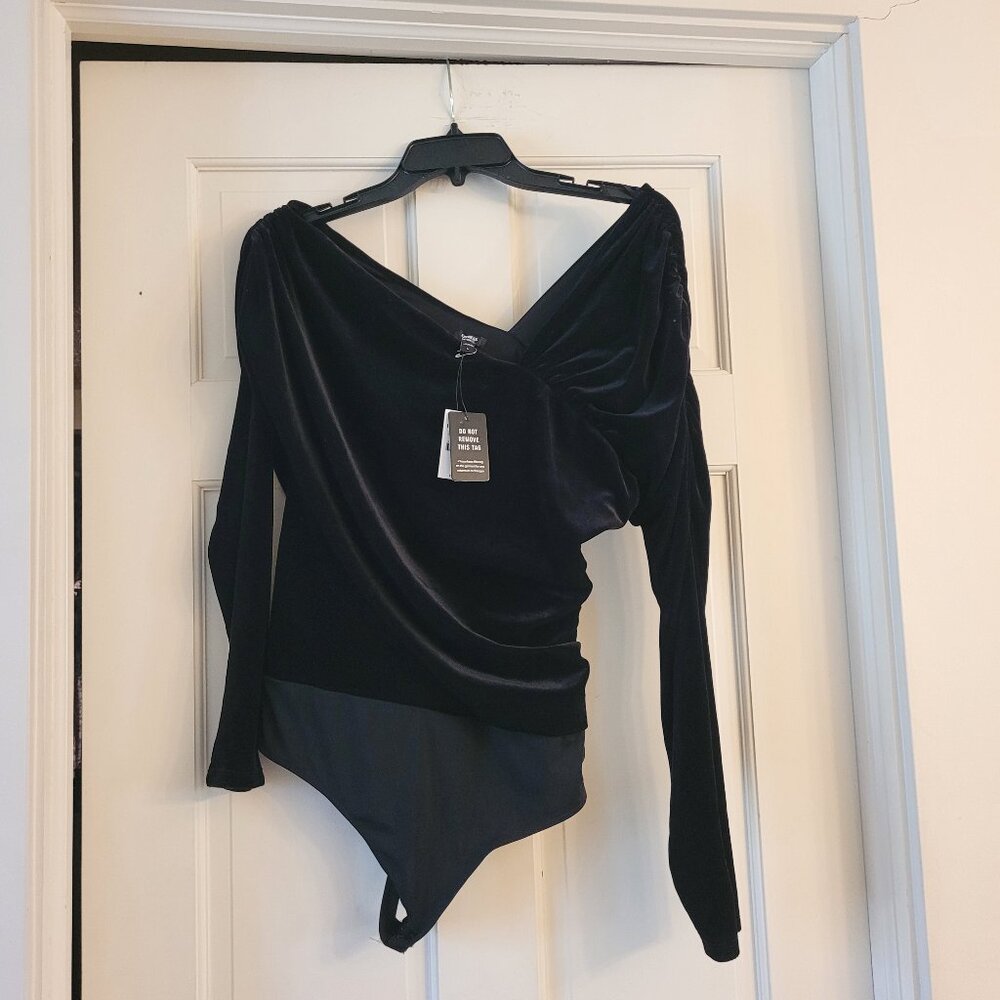 NWT Express Velvet Off The Shoulder Asymmetrical bodysuit, Size Large